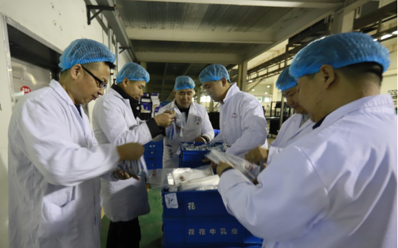 党员带头赴一线  助力春节保生产—世界杯官方入口别样“生产突击队”助力车间生产