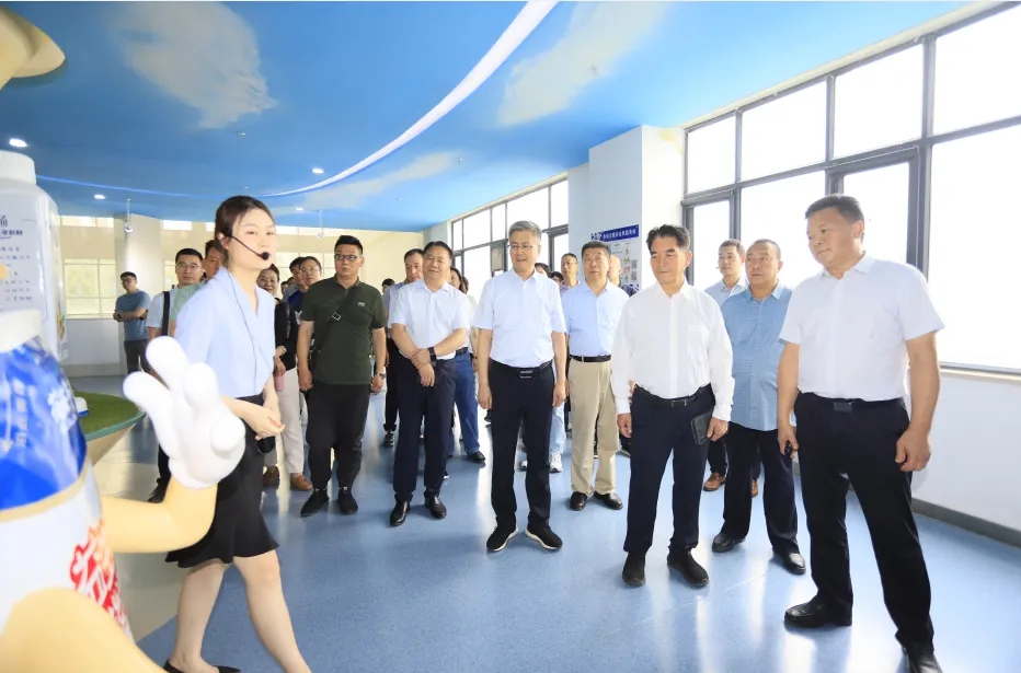世界杯官方入口丨中国人民大学河南校友会莅临世界杯官方入口参观座谈