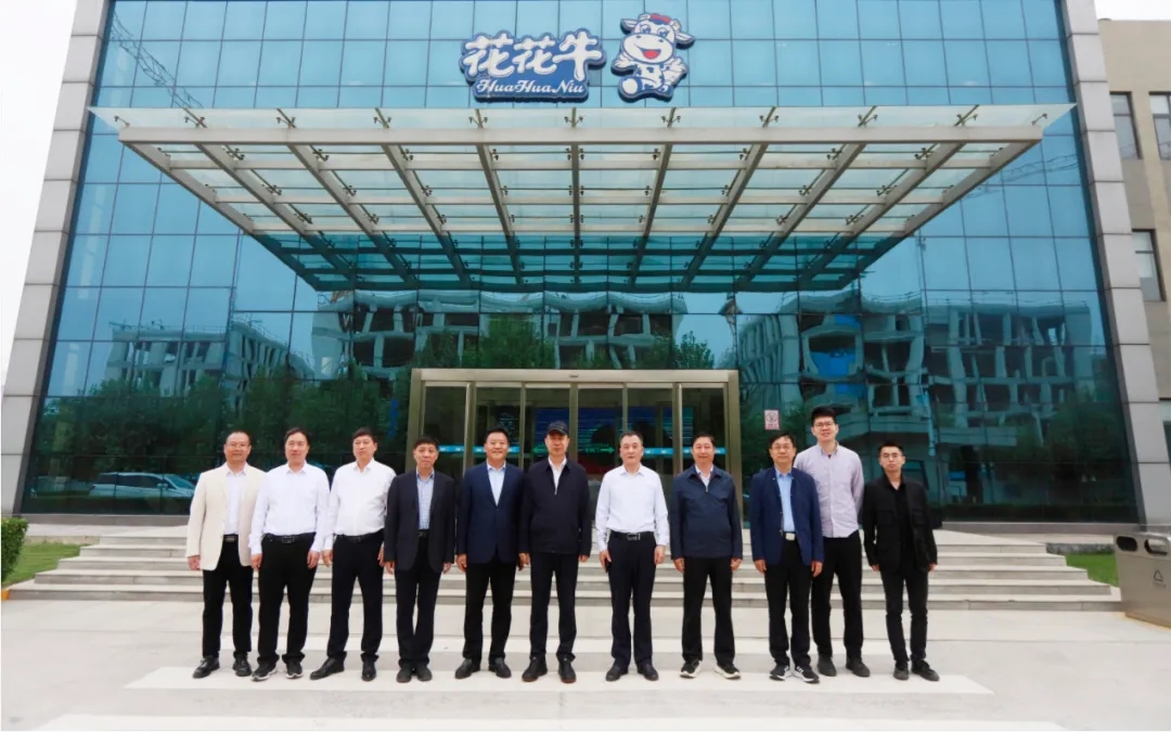 中国工程院院士任发政莅临世界杯官方入口乳业集团调研指导工作