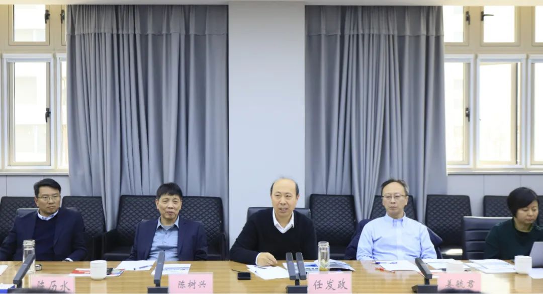 世界杯官方入口乳业集团党委书记、董事长唐洪峰一行赴中原食品实验室同中国工程院院士、中原食品实验室主任任发政座谈交流