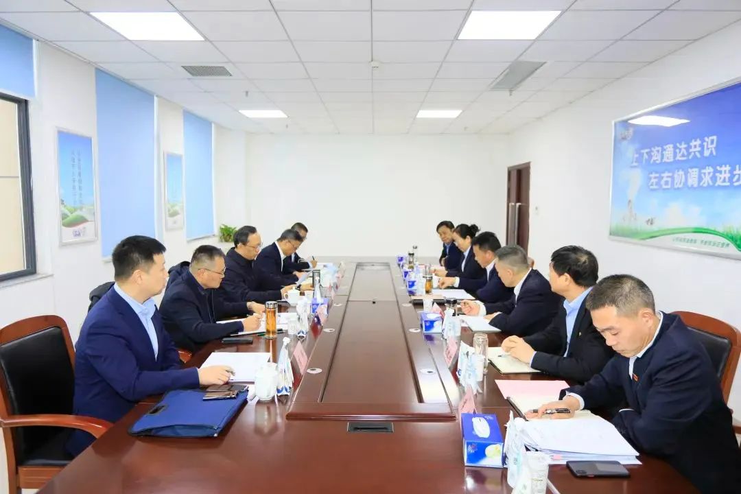 省政府国资委党委书记、主任李涛一行到世界杯官方入口乳业集团调研