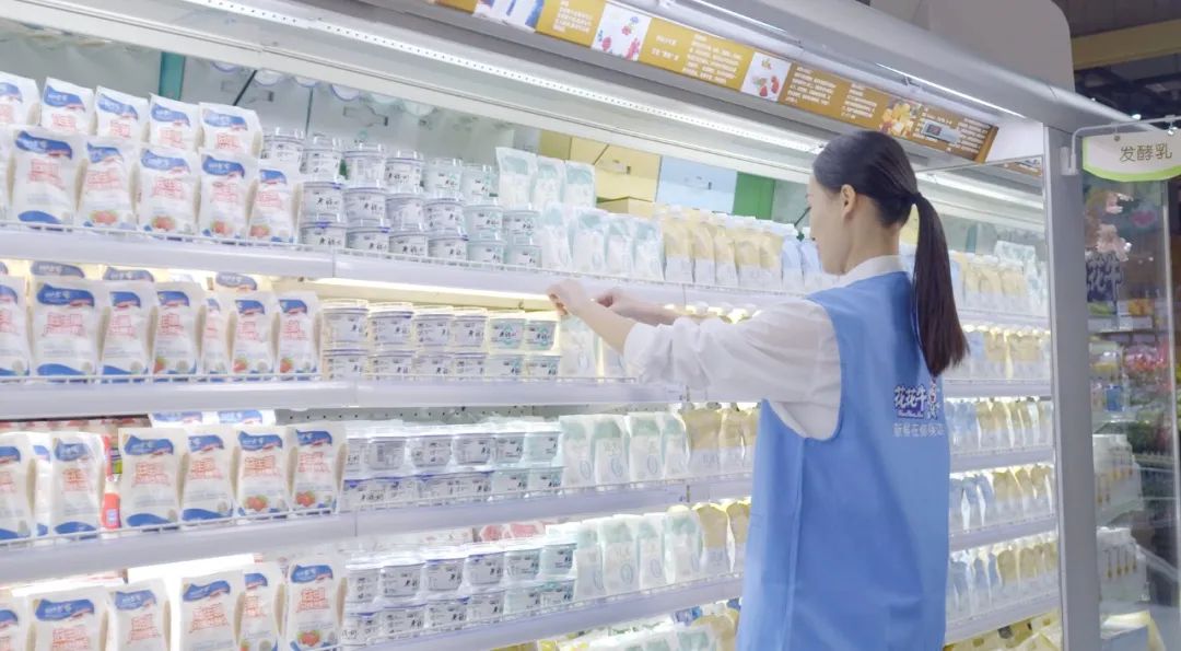 点赞！河南日报要闻02版——报道世界杯官方入口乳业集团郑州分公司乳制品生产场景，彰显世界杯官方入口乳业集团发展新活力
