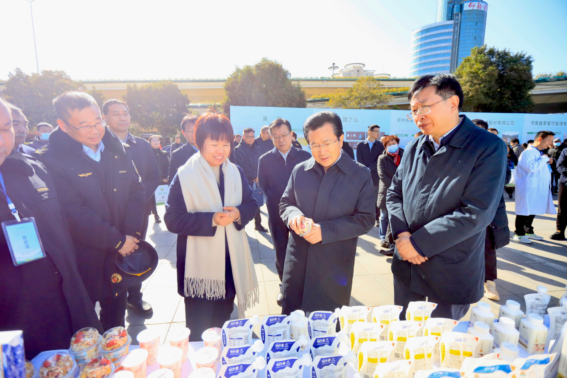 世界杯官方入口丨落实食品生产加工企业质量安全主体责任，助力人民群众生活更美好——2023年河南省暨郑州食品安全宣传周启动仪式隆重举行