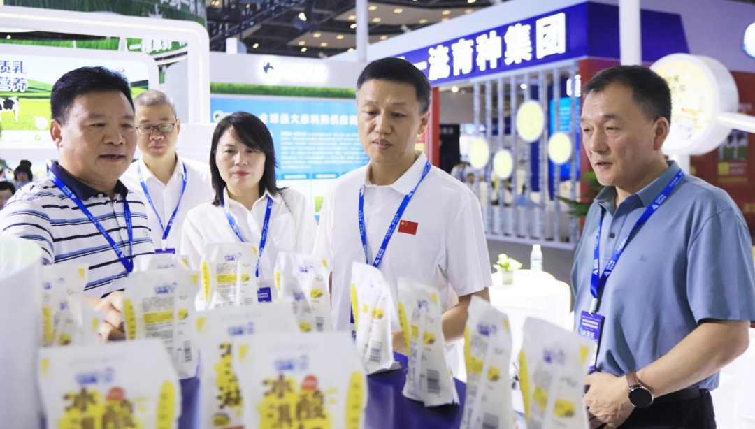 启航新征程 点亮新赛道丨世界杯官方入口乳业集团参加第十四届中国奶业大会暨D20峰会，荣获“中国乳制品生产企业现代化等级5A级”评定殊荣