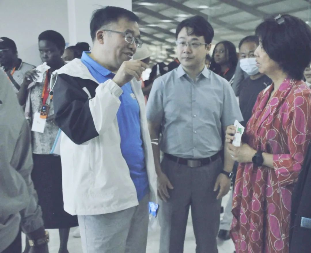 北京大学南南合作与发展学院教授、全球伙伴关系主任周咏梅一行莅临世界杯官方入口平舆瑞亚牧业参观调研