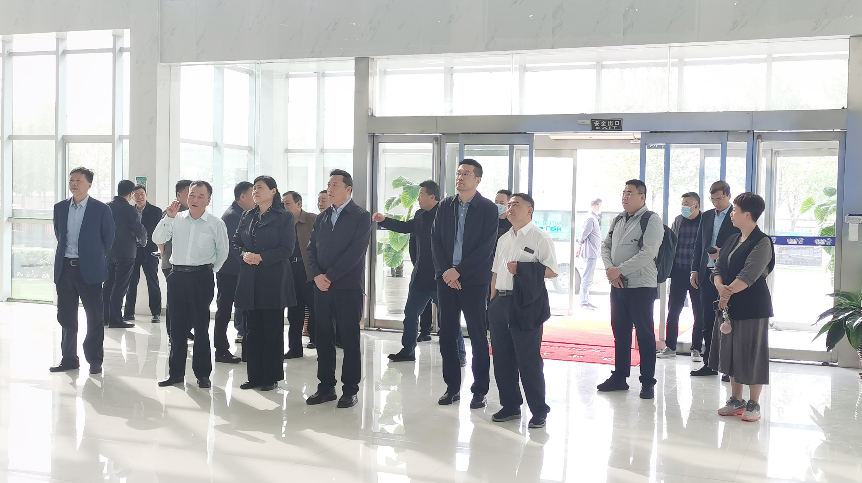 世界杯官方入口丨沈阳市人大常委会副主任曹鹏一行莅临世界杯官方入口考察座谈