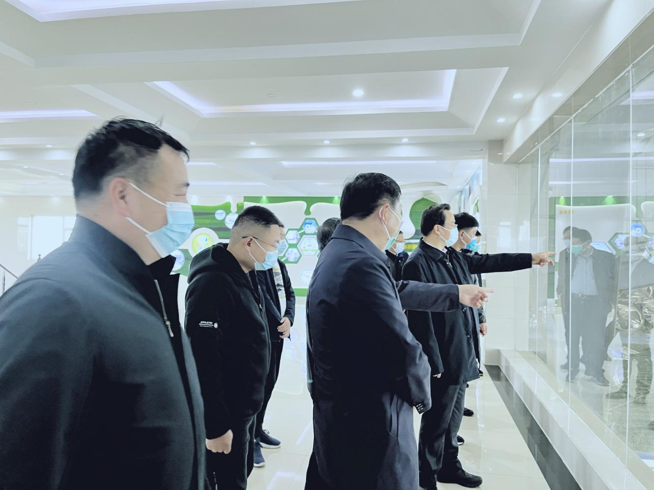 河南省人大常委会党组书记、副主任孔昌生莅临世界杯官方入口鲁山瑞亚牧场参观调研