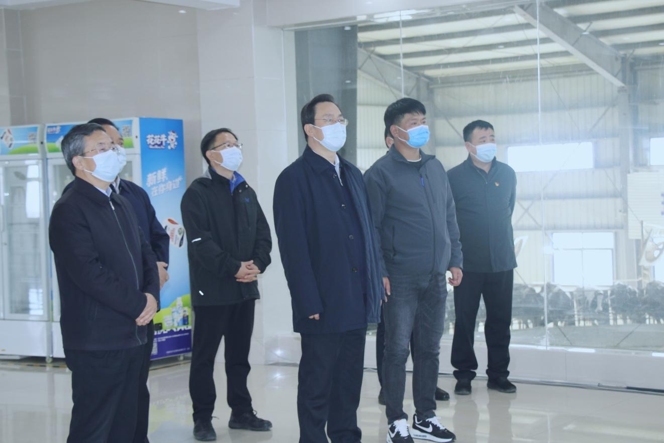 河南省人大常委会党组书记、副主任孔昌生莅临世界杯官方入口鲁山瑞亚牧场参观调研