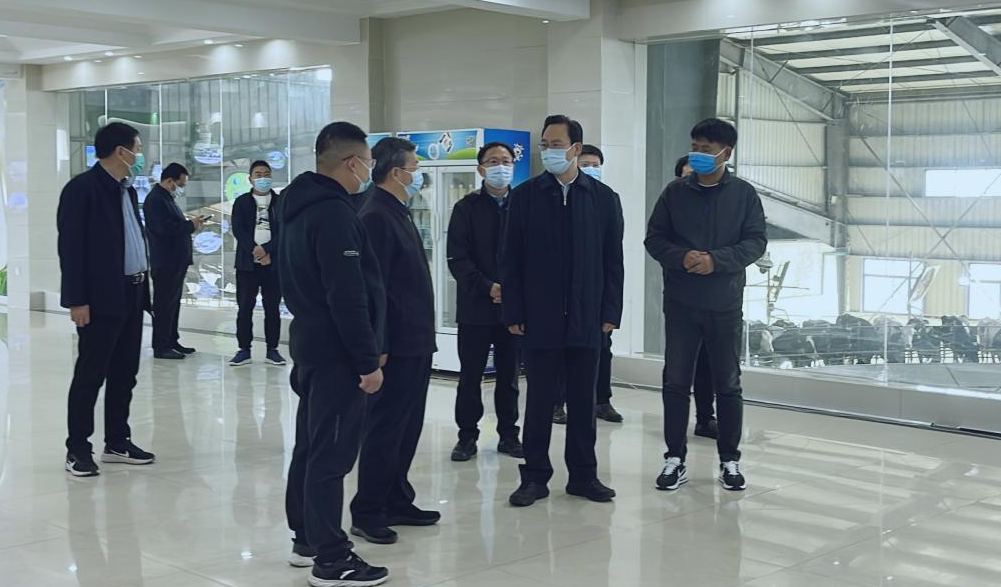 河南省人大常委会党组书记、副主任孔昌生莅临世界杯官方入口鲁山瑞亚牧场参观调研