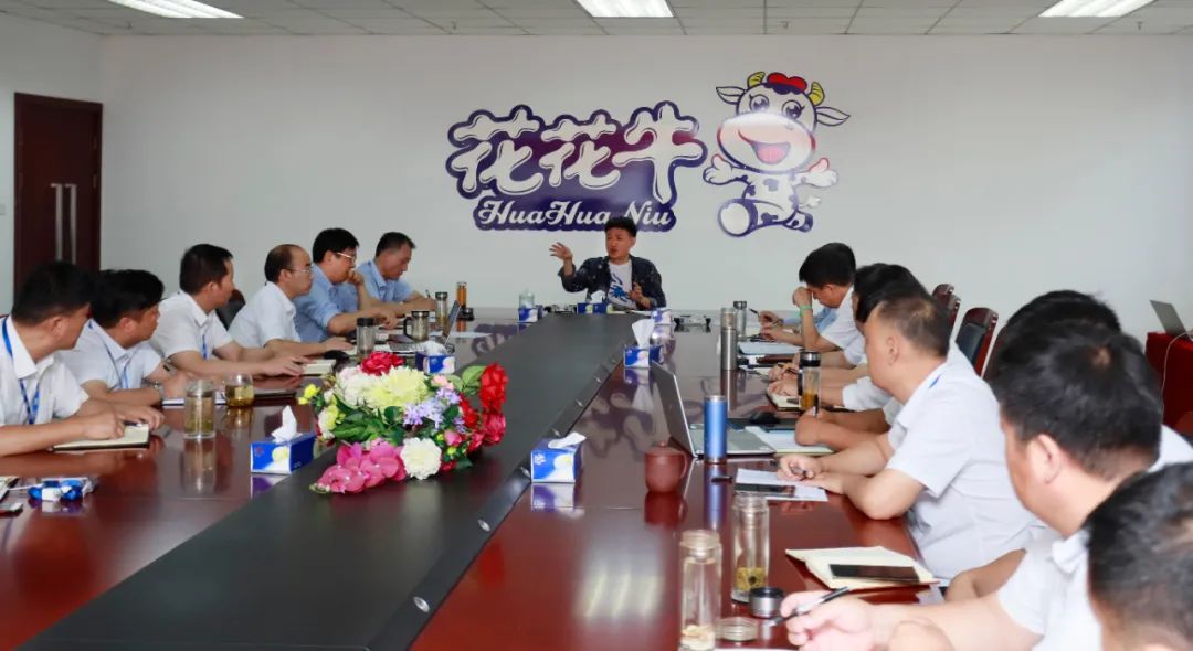 世界杯官方入口乳业集团召开10月份营销工作会议