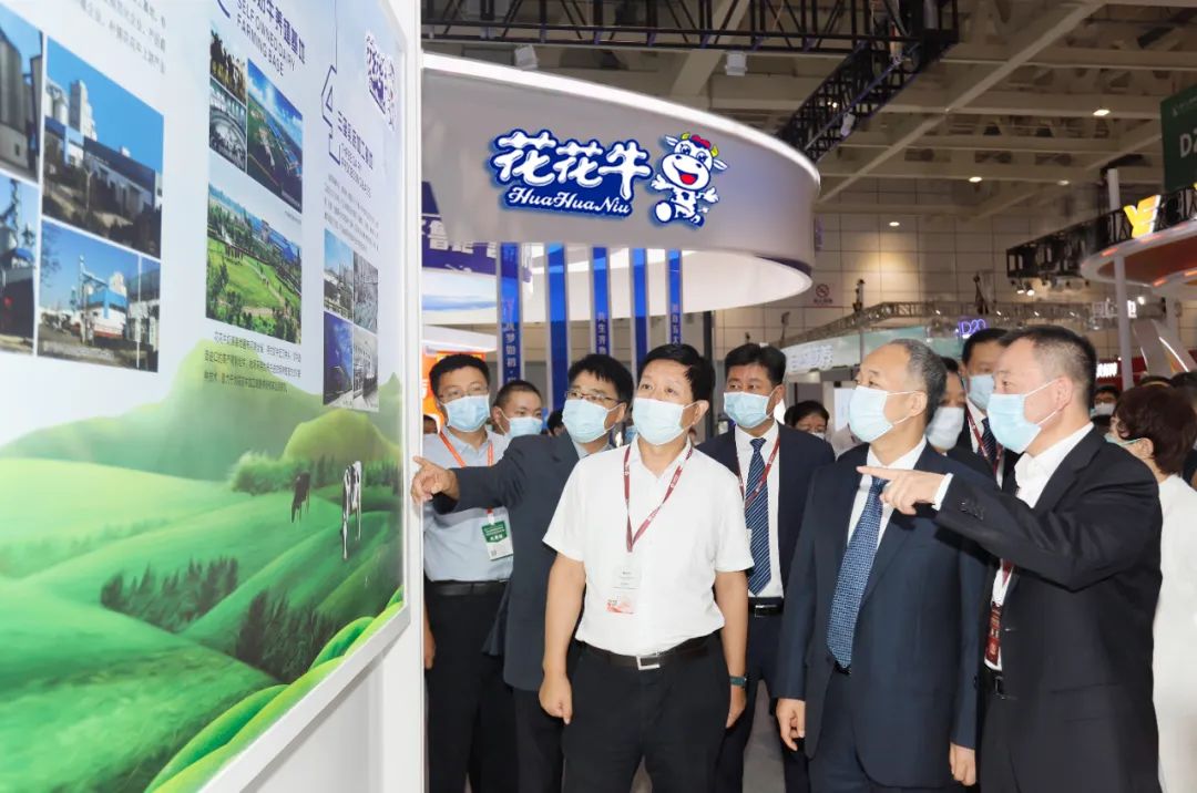 第十三届奶业大会暨D20峰会在泉城济南召开 | 世界杯官方入口乳业荣膺“优秀乳品加工企业”