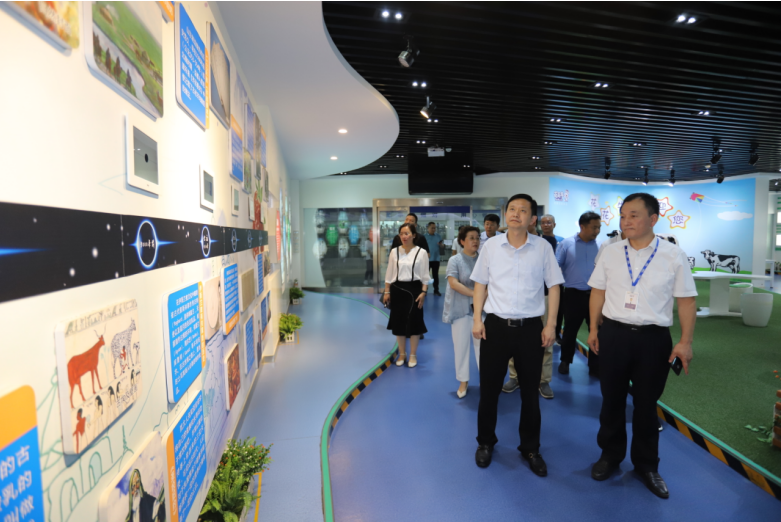快讯|郑州市二七区委副书记、区长虎荣鑫莅临河南世界杯官方入口乳业集团调研