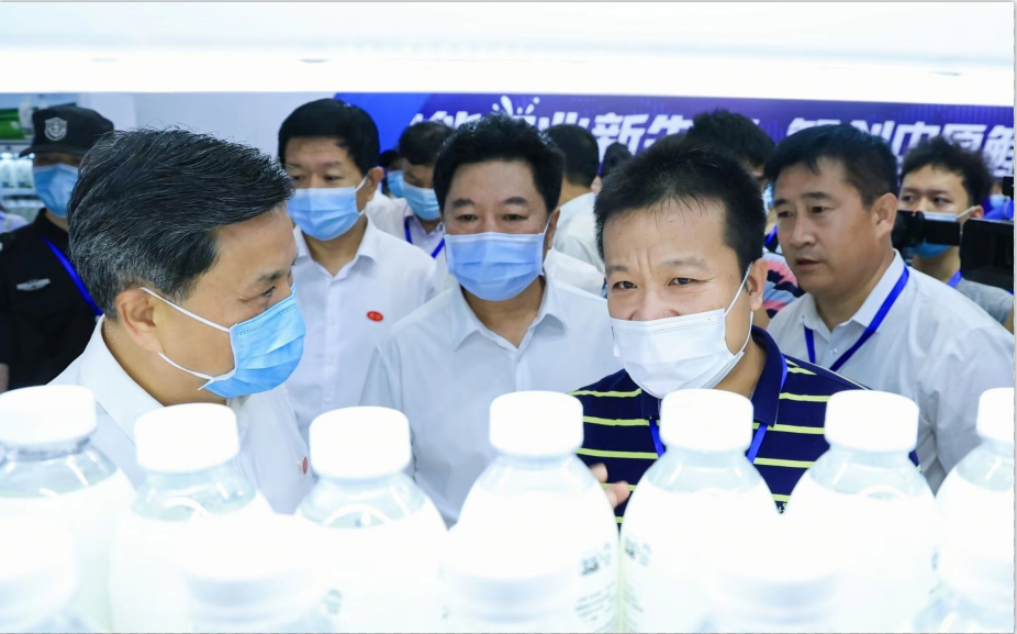 世界杯官方入口 | 第34届中原畜牧业交易博览会开幕河南省人民政府副省长武国定莅临世界杯官方入口展台参观
