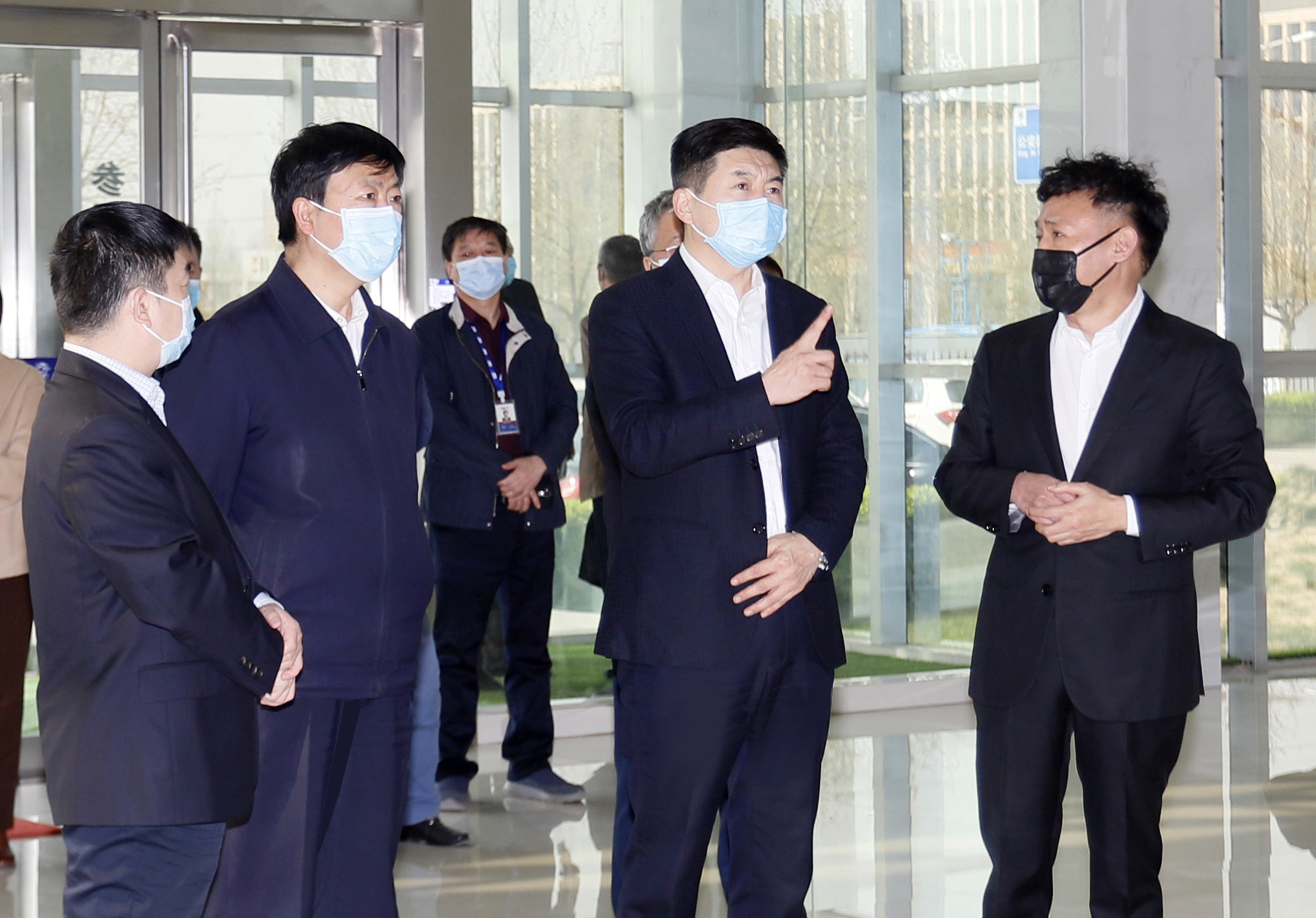 河南省委常委、副省长费东斌莅临 世界杯官方入口乳业集团调研