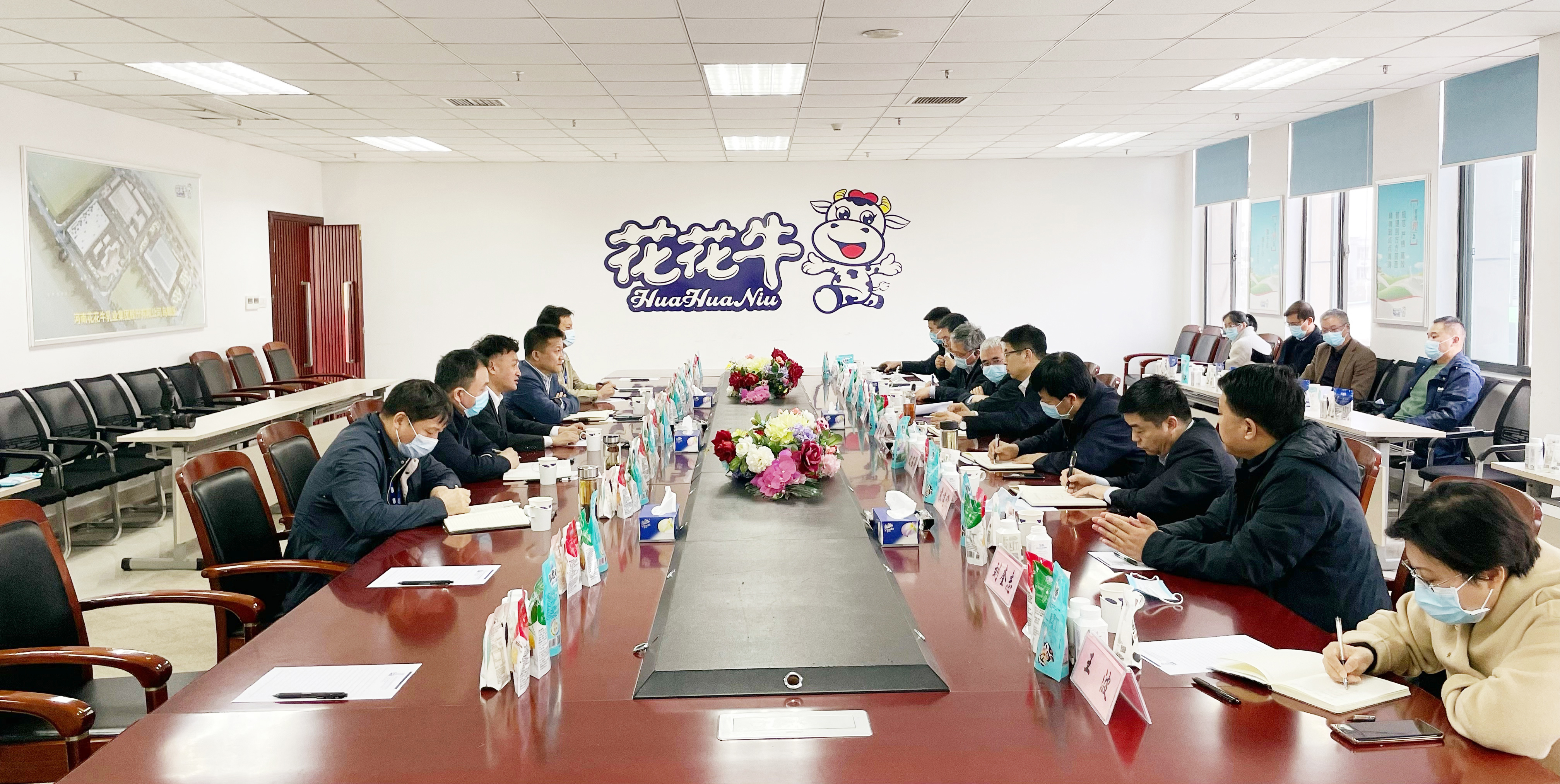 河南省委常委、副省长费东斌莅临 世界杯官方入口乳业集团调研