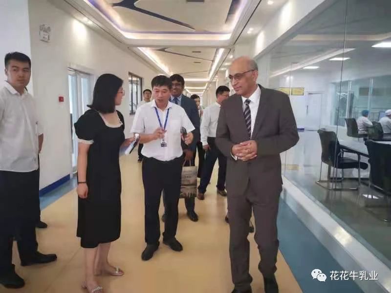 巴基斯坦驻华大使莫因·哈克 莅临世界杯官方入口乳业集团参观访问