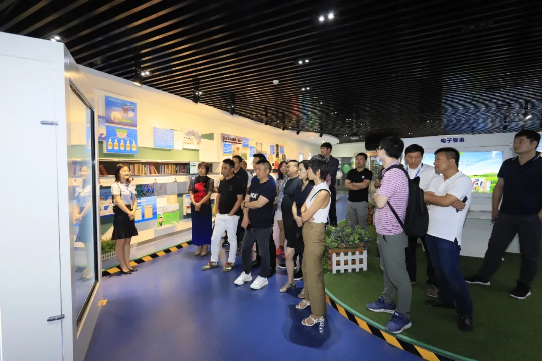 快讯 | 长江商学院智能制造学会走进世界杯官方入口乳业集团