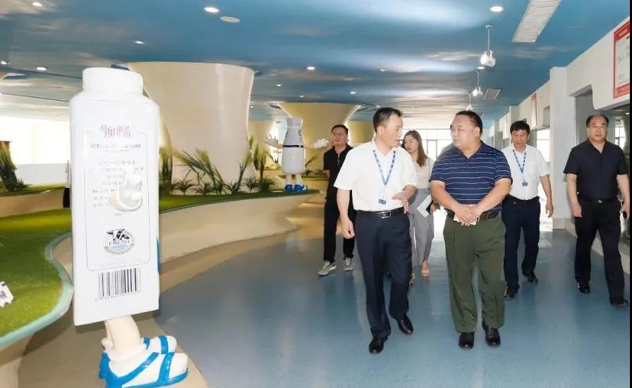 快讯 | 河南省人民政府食品安全委员会办公室第三批食品安全示范区验收组领导莅临世界杯官方入口乳业集团验收食品安全示范区建设情况