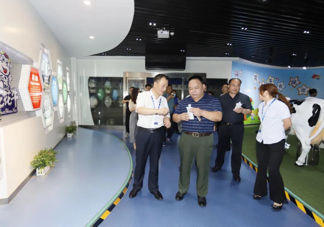 快讯 | 河南省人民政府食品安全委员会办公室第三批食品安全示范区验收组领导莅临世界杯官方入口乳业集团验收食品安全示范区建设情况