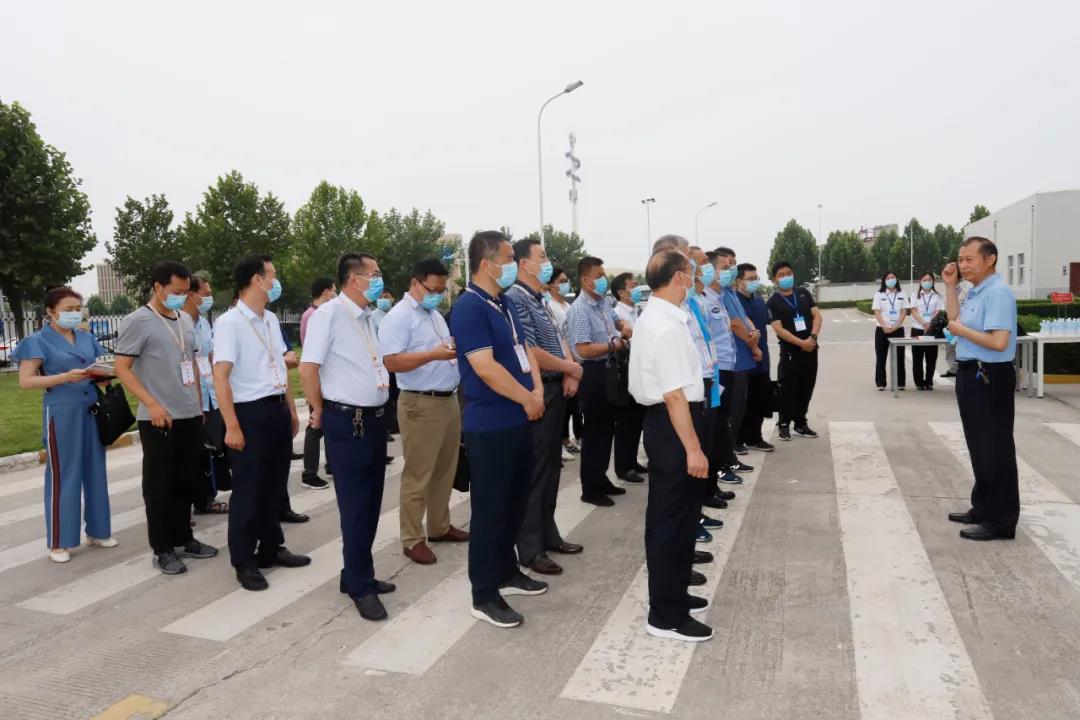 郑州市安全生产双重预防体系建设现场观摩会在世界杯官方入口乳业集团郑州分公司召开