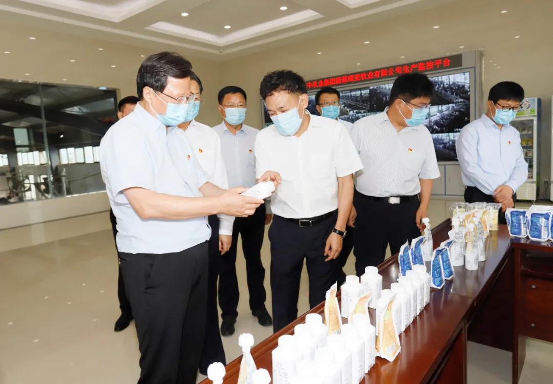 快讯 | 河南省委常委、省纪委书记、省监委主任任正晓莅临世界杯官方入口乳业集团新蔡瑞亚牧场调研