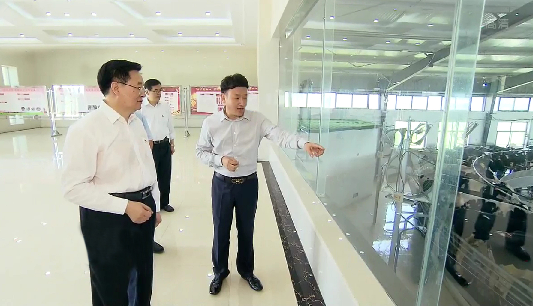 省委书记王国生到河南世界杯官方入口乳业集团·新蔡瑞亚牧业有限公司调研
