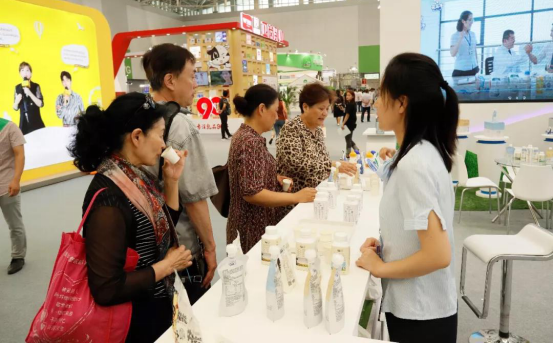 致敬祖国70华诞 |世界杯官方入口亮相第十届中国奶业大会