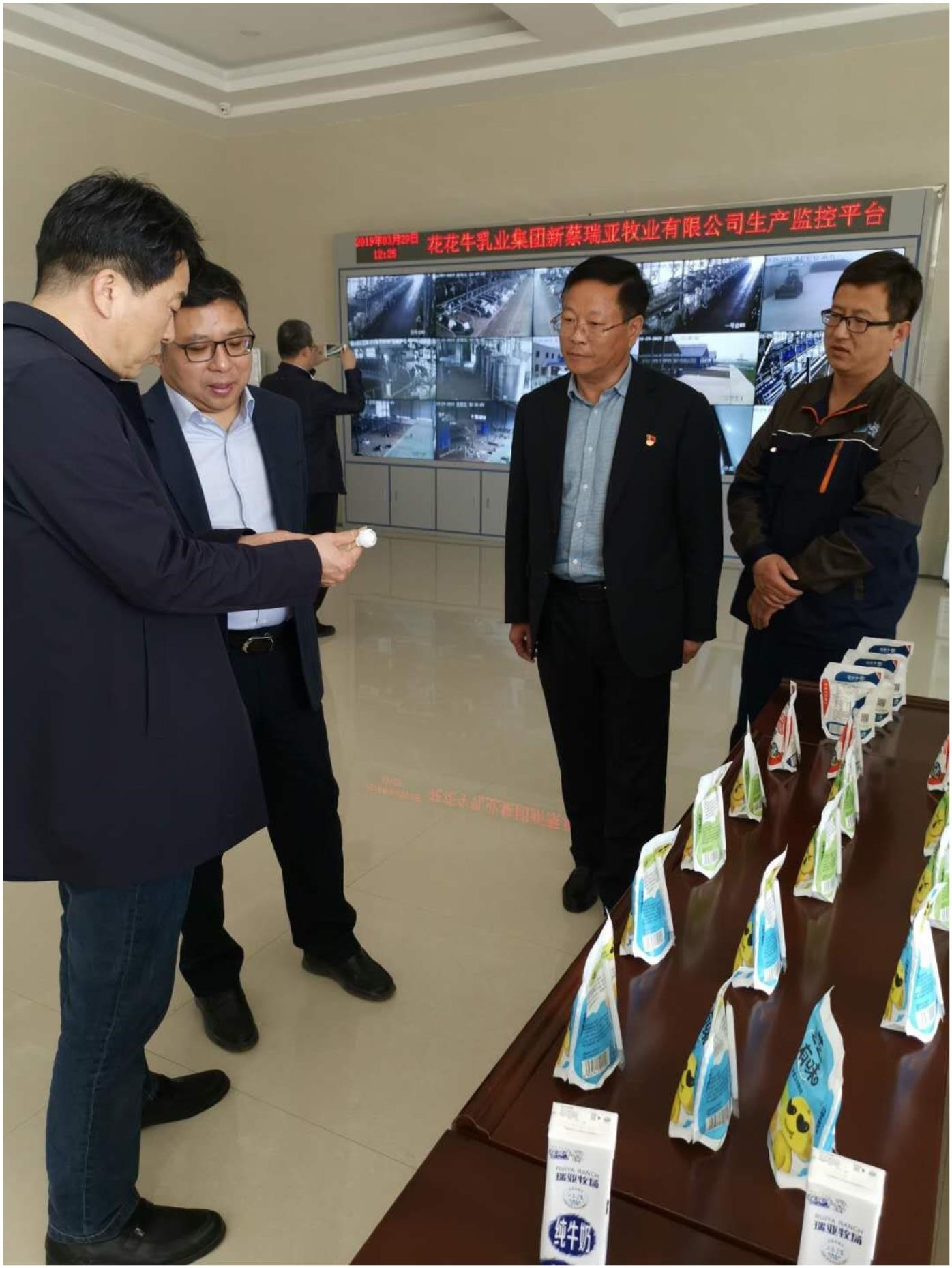 中国建设银行河南省分行行长石永拴 莅临世界杯官方入口新蔡瑞亚牧业有限公司考察调研