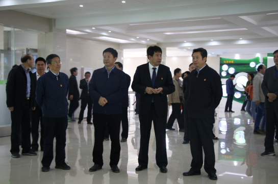河南省农牧业产业扶贫工作观摩团莅临世界杯官方入口集团·鲁山瑞亚牧业有限公司参观考察