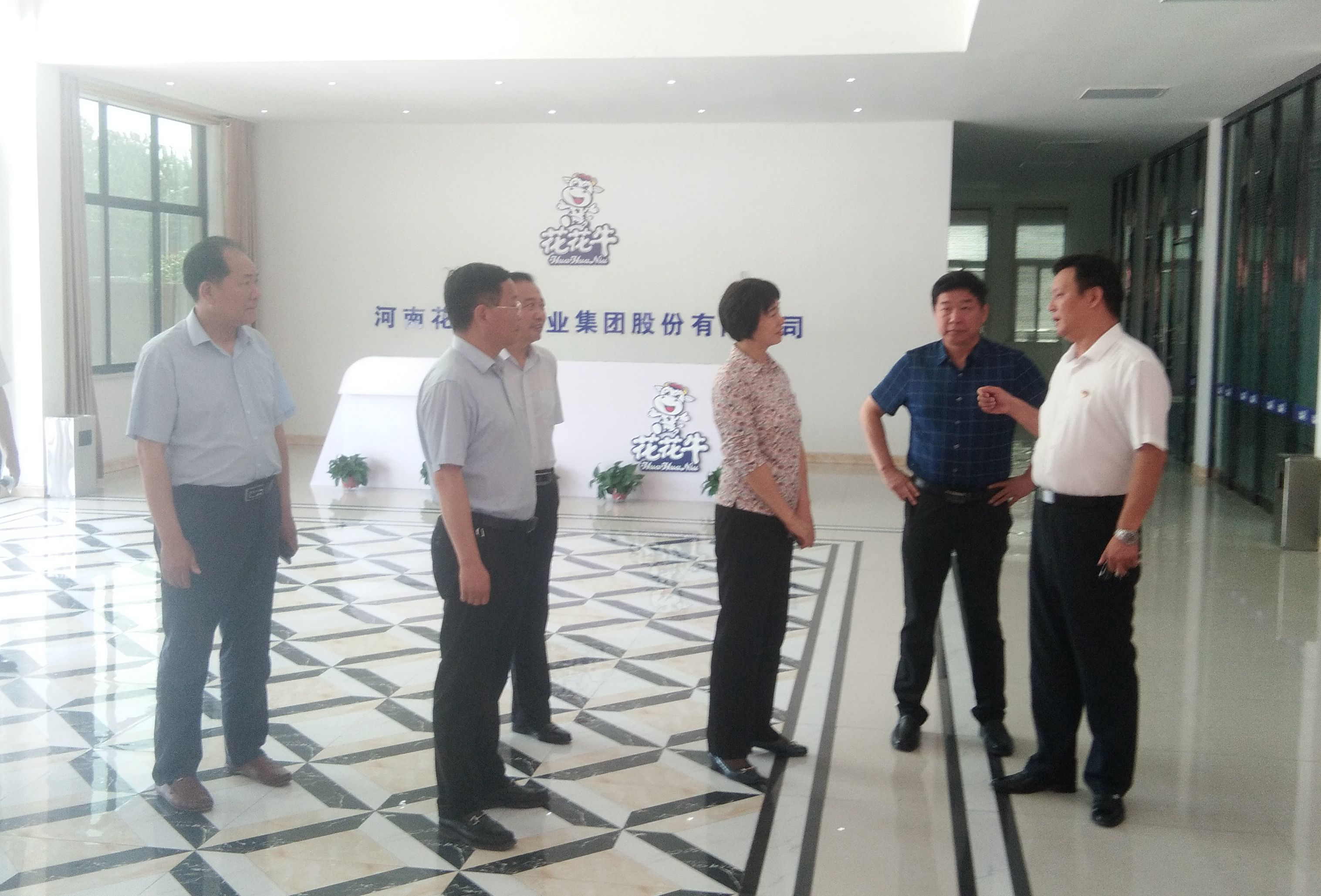 驻马店市委常委、统战部长姚新文 莅临世界杯官方入口乳业集团总部调研