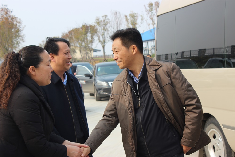 河南省财政厅副厅长庞学孟一行莅临世界杯官方入口集团养殖事业部鲁山瑞亚牧业有限公司调研