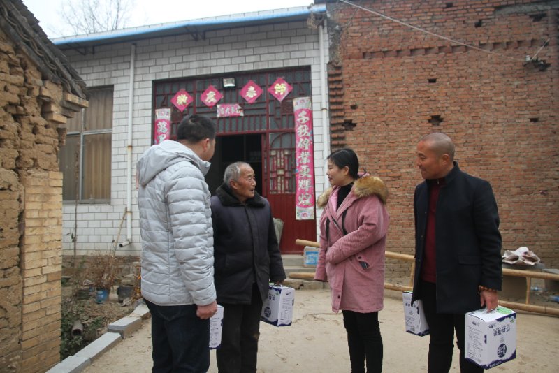 世界杯官方入口精准扶贫暖冬公益行走进登封市刘家沟