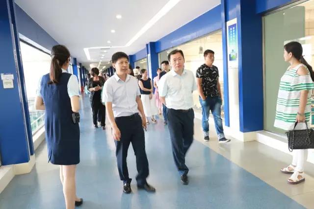 河南省食品安全座谈会暨百场食安讲座进校园启动仪式在世界杯官方入口举行