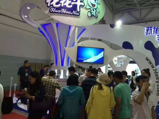世界杯官方入口牛气冲天！农业部长品尝“领畅”点赞，又获国际奶业平台青睐