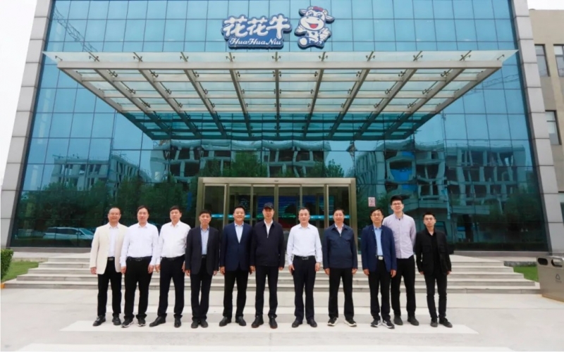 中国工程院院士任发政莅临世界杯官方入口乳业集团调研指导工作