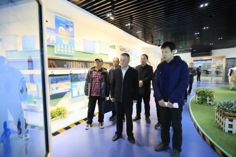 河南省发展改革委价调处副处长马冰一行莅临世界杯官方入口乳业集团参观调研