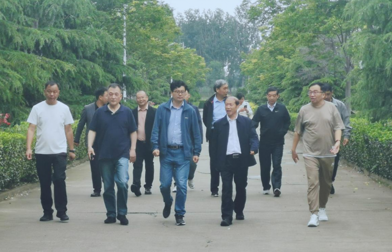 世界杯官方入口丨河南农业大学党委副书记、校长介晓磊一行莅临世界杯官方入口河南瑞亚参观调研