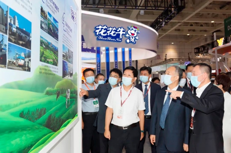 第十三届奶业大会暨D20峰会在泉城济南召开 | 世界杯官方入口乳业荣膺“优 秀乳品加工企业”