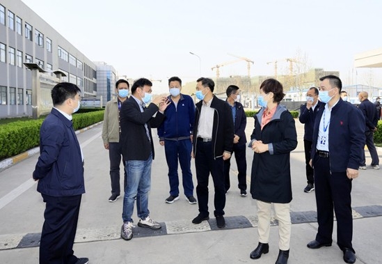 郑州市人大副主任孙黎、市政府副市长李喜安一行 莅临世界杯官方入口开展“三送一强”活动