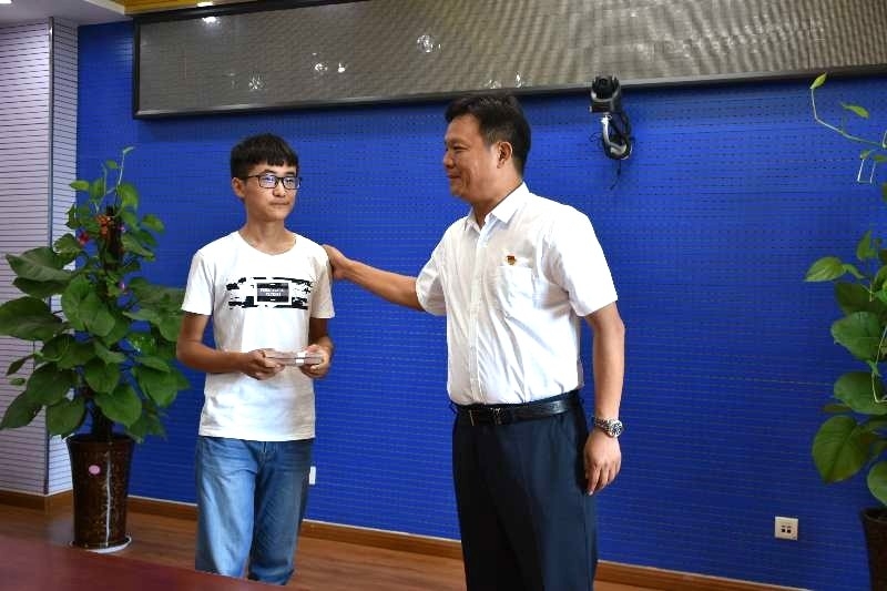 世界杯官方入口济困解难，助力学子圆梦香江