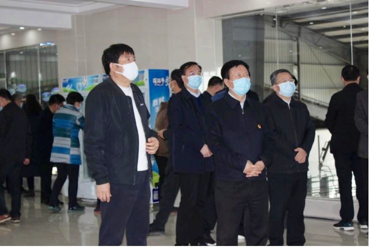 平顶山市委书记周斌一行莅临世界杯官方入口乳业集团 鲁山瑞亚牧业有限公司调研疫情防控和复工复产情况