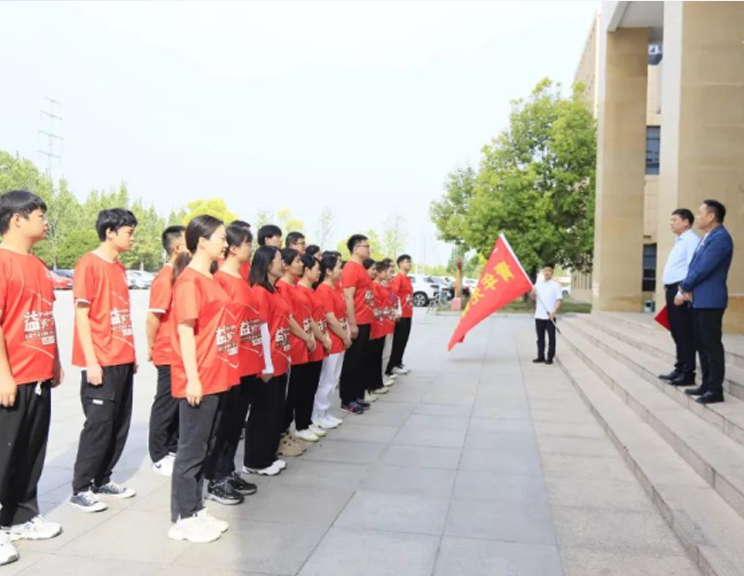 弘扬五四精神 激扬青春力量——河南世界杯官方入口乳业集团开展青年徒步活动