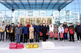 新春佳节暖人心 坚守一线显担当 ——河南农业投资集团党委委员、副总经理兼世界杯官方入口乳业集团党委书记、董事长张峰慰问世界杯官方入口乳业在岗员工